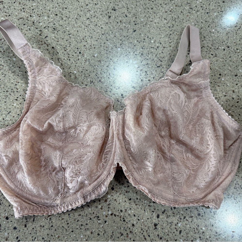 Paramour Beige Lace Bra 38H EUC